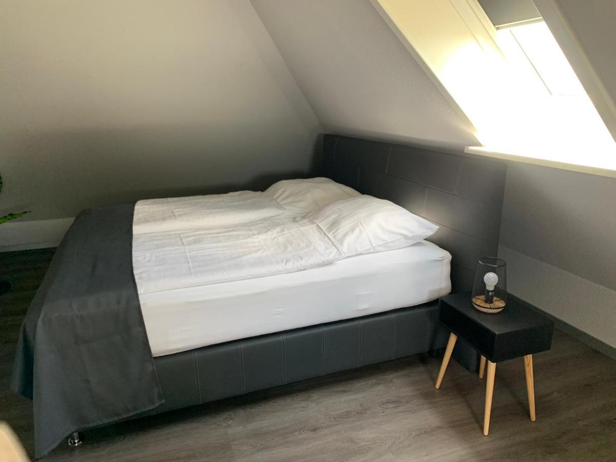 Meerencore, Hohenzollernstr. 30 *